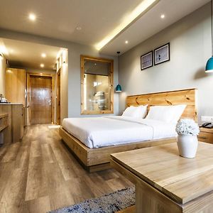 Deluxe King Suite
